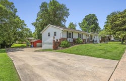 822 Harvard Drive, Edwardsville, IL 62025