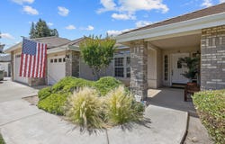 1556 E Paradise Avenue, Visalia, CA 93292