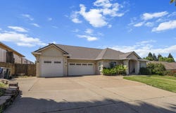 558 Fair Hill Drive, Redding, CA 96003