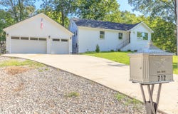 712 N Oakwood Street, Rossville, GA 30741