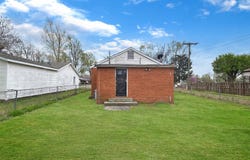 106 South Street, Charleston, MO 63834