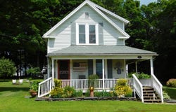 10 Liberty Street, Dexter, ME 04930