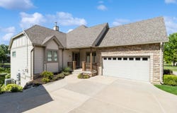 6208 Waterford Court, Johnston, IA 50131