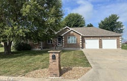 2541 Cypress Dr., Marshall, MO 65340