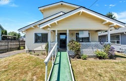 205 S 10TH AVE, Kelso, WA 98626