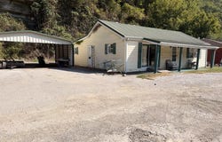 16323 KY 122, Hi Hat, KY 41636