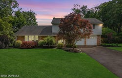 19 Meadowbrook Lane, Freehold, NJ 07728