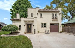4 Edgewater Place, Elkhart, IN 46516-4664