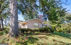412 CENTER Street, HERSHEY, PA 17033