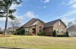 101 Riveredge Court, Headland, AL 36345