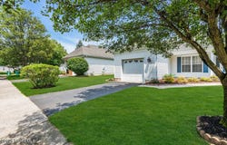 29 Goldenedge Way, Lakewood, NJ 08701