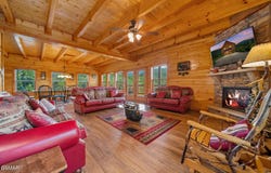 320 Pinnacle Cottage Way, Gatlinburg, TN 37738