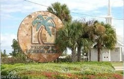 548 Lakeridge Boulevard, Lehigh Acres, FL 33972