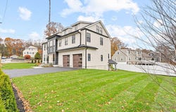 8 Noanett Rd, Needham, MA 02494