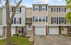 907 Banbury Court, Schaumburg, IL 60194