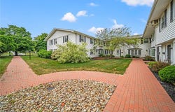 5 Meadowlawn Drive unit: 9, Mentor, OH 44060