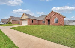 905 Cornerstone Avenue, Weatherford, OK 73096