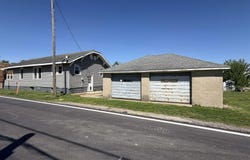 8006 E Main Street, Dugger, IN 47848