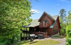 2010 Smoky Cove Rd, Sevierville, TN 37876