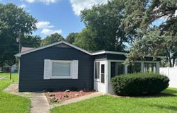 405 S Gillett Street, Elkhart, IL 62634