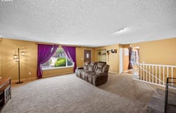 689 SHERWOOD DR, Sutherlin, OR 97479
