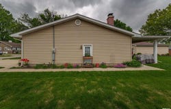 615 E OAK Street, Taylorville, IL 62568