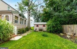 338 BROWN STREET, BURLINGTON, NJ 08016