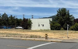 1596 NW Washington Boulevard, Grants Pass, OR 97526