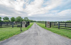 411 Paddock Lane, Simpsonville, KY 40067