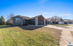813 E Heatherwood Dr, Brandon, SD 57005