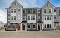8911 E Gateway Circle, Richmond Heights, MO 63144