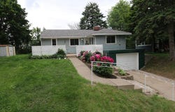 1256 Highway 36 W, Roseville, MN 55113