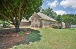 3402 Crown Oaks Dr, Duncan, OK 73533