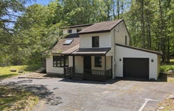 107 Morris Place, Bushkill, PA 18324