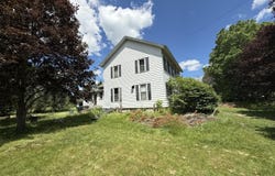 10 Wyomanock Road, Stephentown, NY 12168