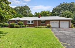 2016 Oak Leaf LN, Virginia Beach, VA 23455