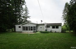 304 E Pickwick Drive, Syracuse, IN 46567