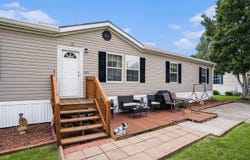 1043 Leebury Ln., Conway, SC 29526