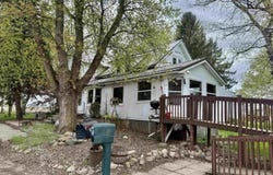 2298 W Hayes Road, Ithaca, MI 48847
