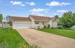 109 E Red Bud Court, Valmeyer, IL 62295