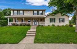 1303 Chamberlain Dr, IowaCity, IA 52240
