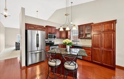 10947 Village Grove Drive, St Louis, MO 63123