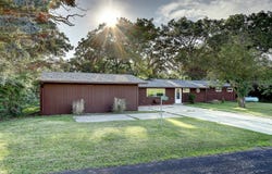 N6539 Peck Station Rd, Elkhorn, WI 53121