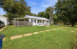 304 W 7th St, Chanute, KS 66720