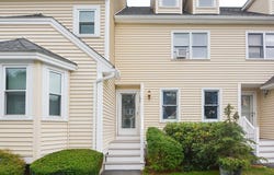194 Merrimack Meadows Ln, Tewksbury, MA 01876