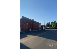 112 Main St, Elk River, ID 83827