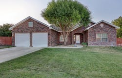 2105 Brunson St, Alpine, TX 79830