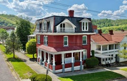 323 Ballengee, Hinton, WV 25951