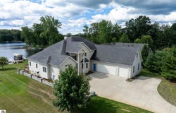 1107 Bundy Drive, Lake Isabella, MI 48893