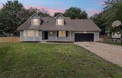 602 SE Brentwood Drive, Lee's Summit, MO 64063